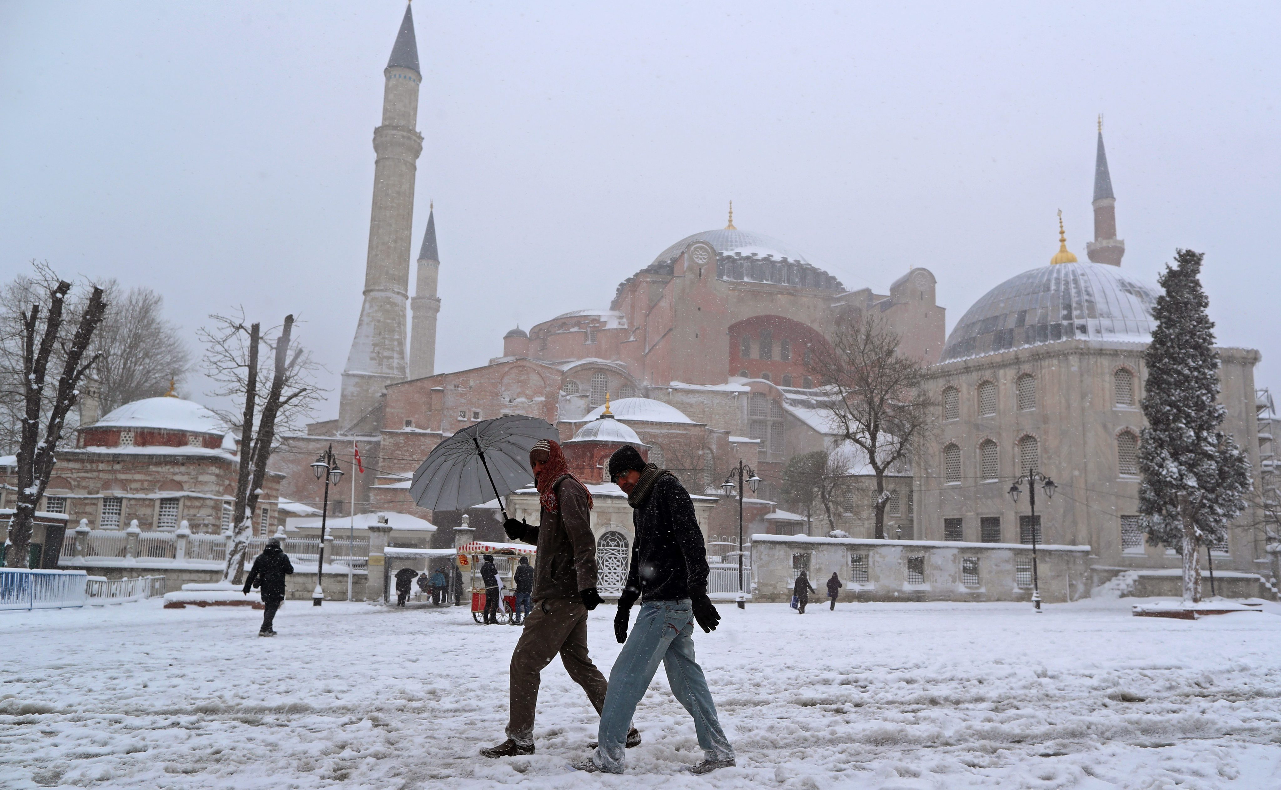 Погода в стамбуле в июле. Турция Стамбул зима. Зима в Турции 2022. Снег в Турции. Снег в Стамбуле.