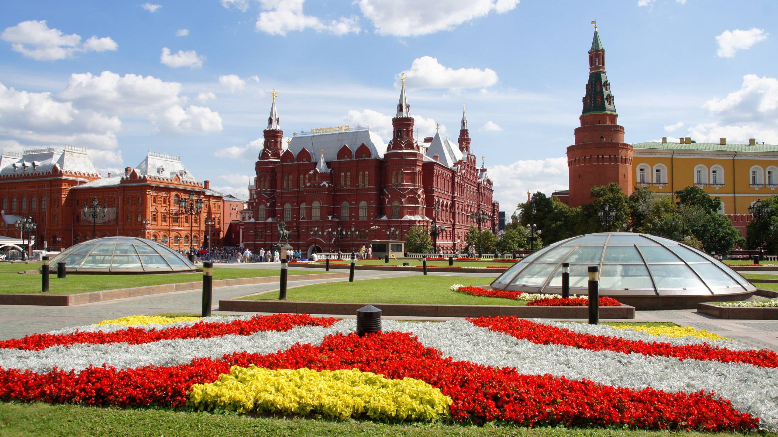 Места в росси. Манежная площадь Москва. Красная площадь Манежная площадь. Кремль Москва Манежная площадь. Манежная площадь достопримечательности.