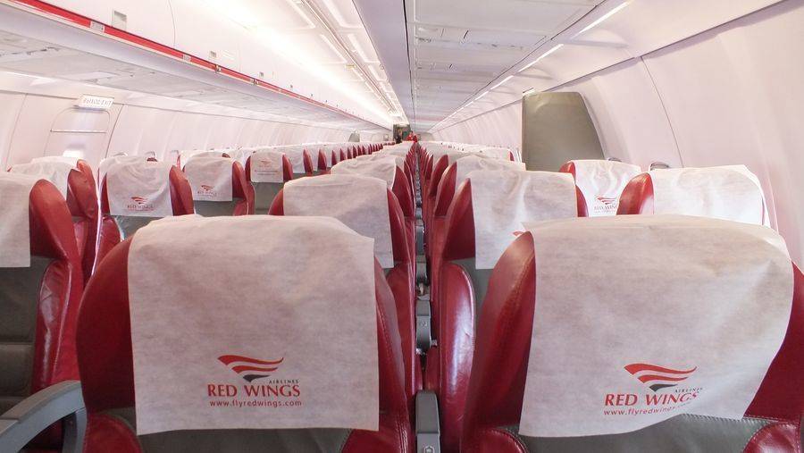 Компания red wings. Ред Вингс самолеты. WZ 770 ред Вингс. Red Wings Airlines салон. Борт ред Вингс.