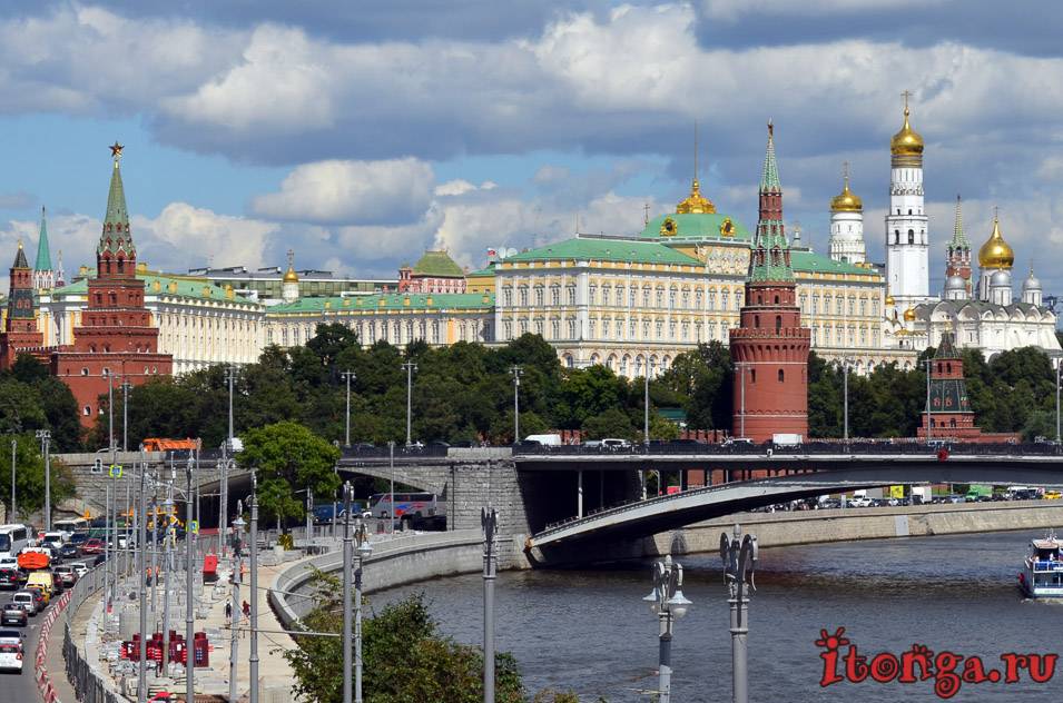 Куда на майские праздники поехать из москвы. Май в Москве. Москва в мае. Москва в начале мая. Москва красивые фот в мае.