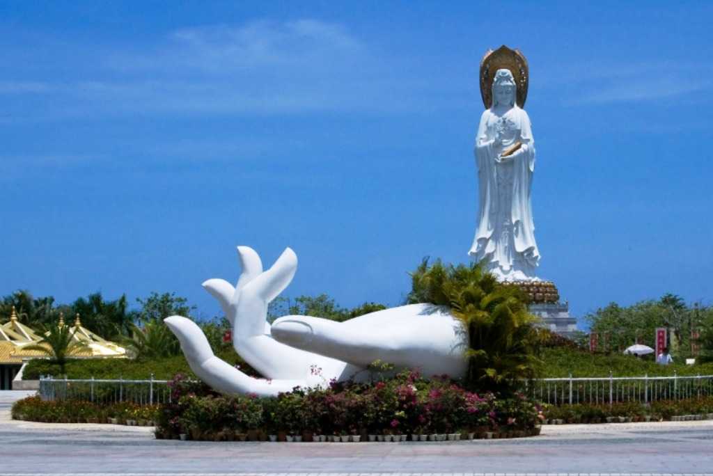 Санья в июне. Санья Китай парк Феникса. Статуя Гуаньинь (Наньшань). Парк Китай Хайнань. Столица Хайнань острова.