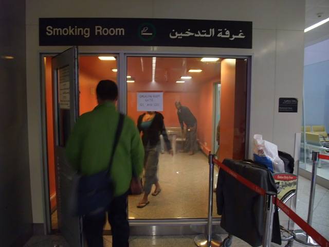 Курение в аэропорту Дубая