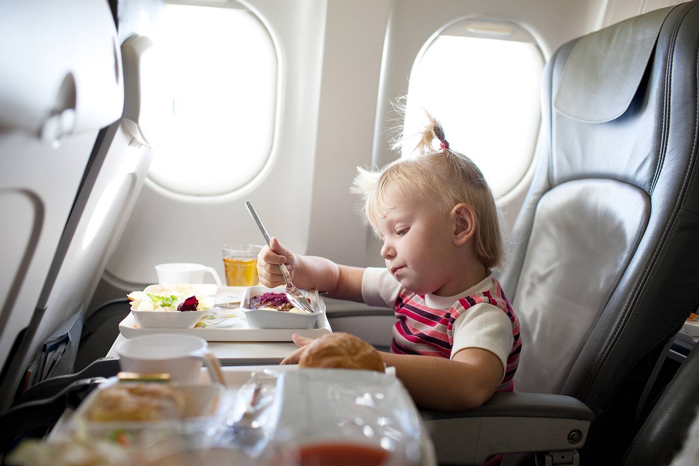 Что взять ребенку в самолет