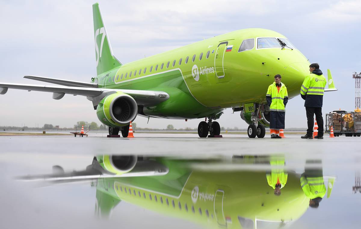 S7 airlines москва. Авиакомпания Сибирь s7 Airlines. S7 самолеты авиакомпании Эмбраер 170. Авиакомпания Сибирь s7. S7 Airlines Толмачево.