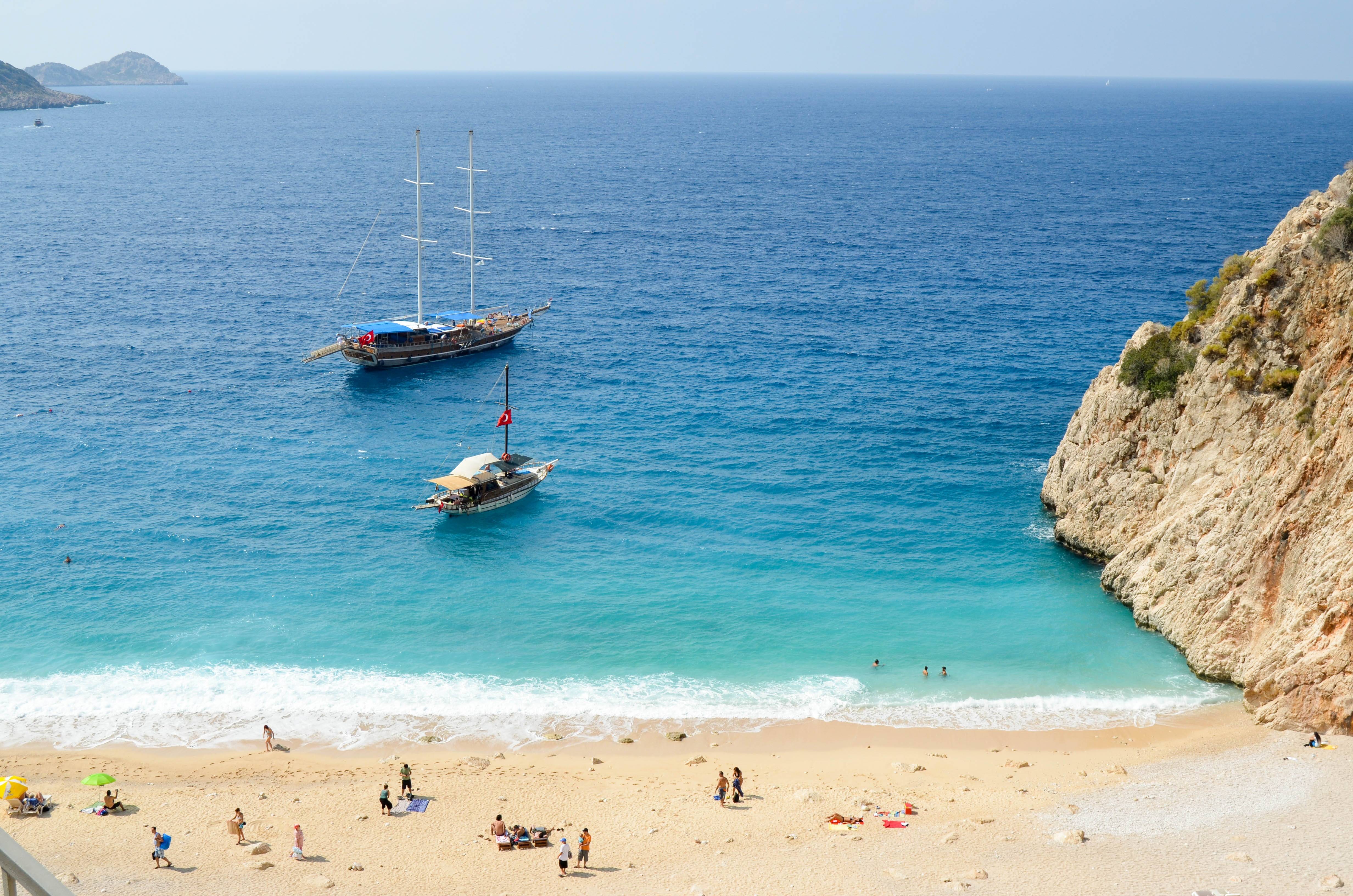 Песчаные пляжи турции на средиземном побережье в 2022