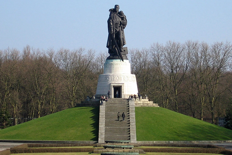 Трептов-парк в берлине и памятник воину-освободителю