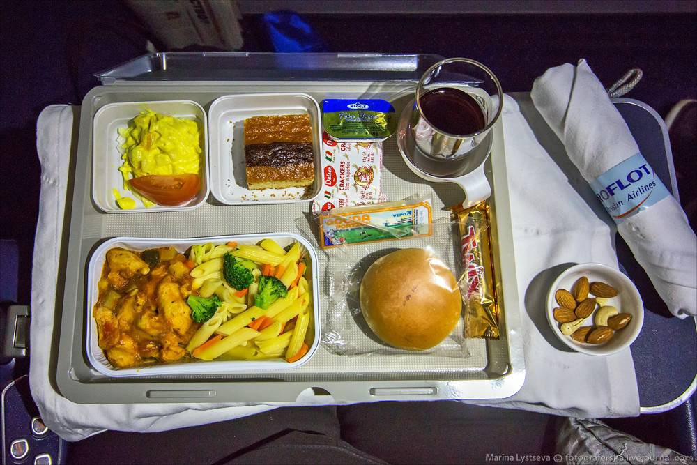 Можно ли провозить продукты питания в ручной клади в самолете