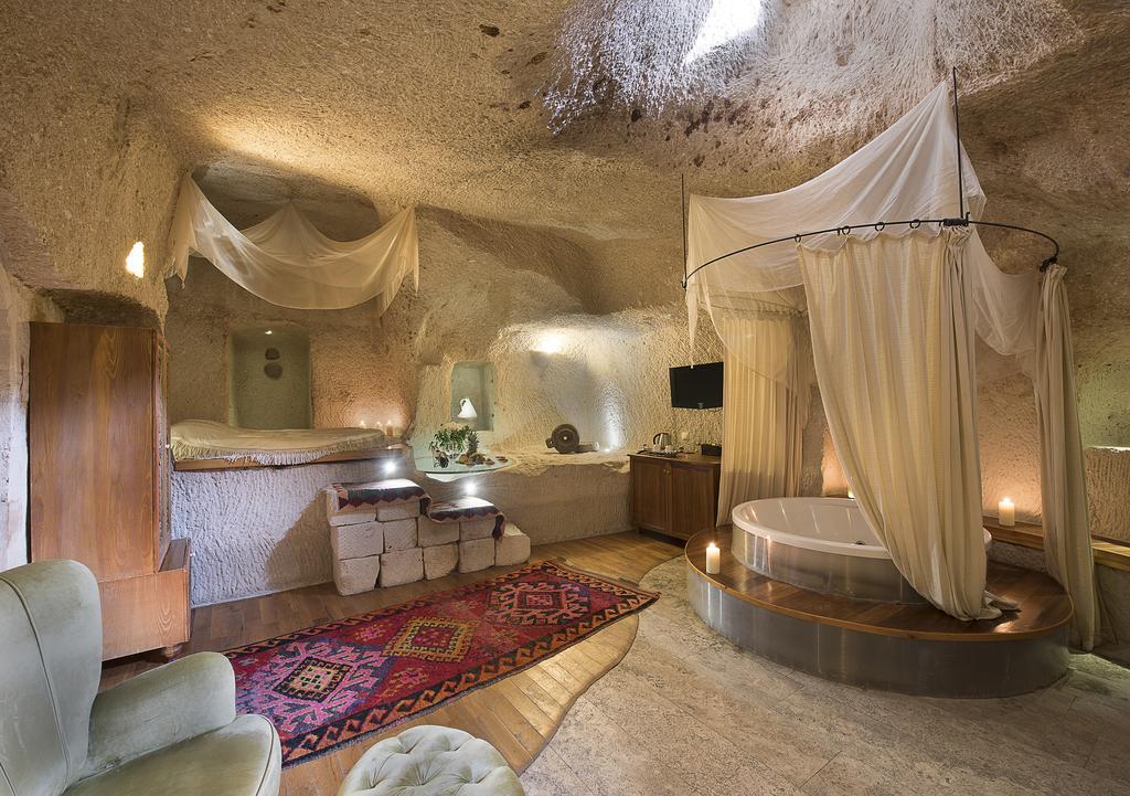 Хочу туда: пещерный отель в каппадокии с самой высокой крышей и видом на долину и воздушные шары | profile russia