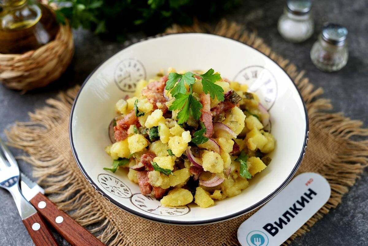 Баварский салат с колбасой – простой рецепт вкусной и сытной закуски. рецепты с фотографиями и отзывами на сайте - дам рецептик