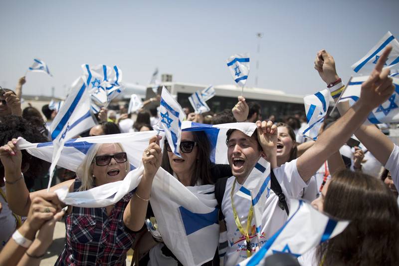 Сколько живет в израиле. Флаг Израиля репатриация. Репатрианты в Израиле.