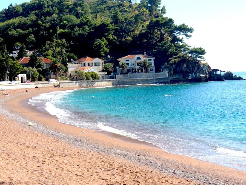 Петровац в черногории: обзор лучших отелей и пляжей