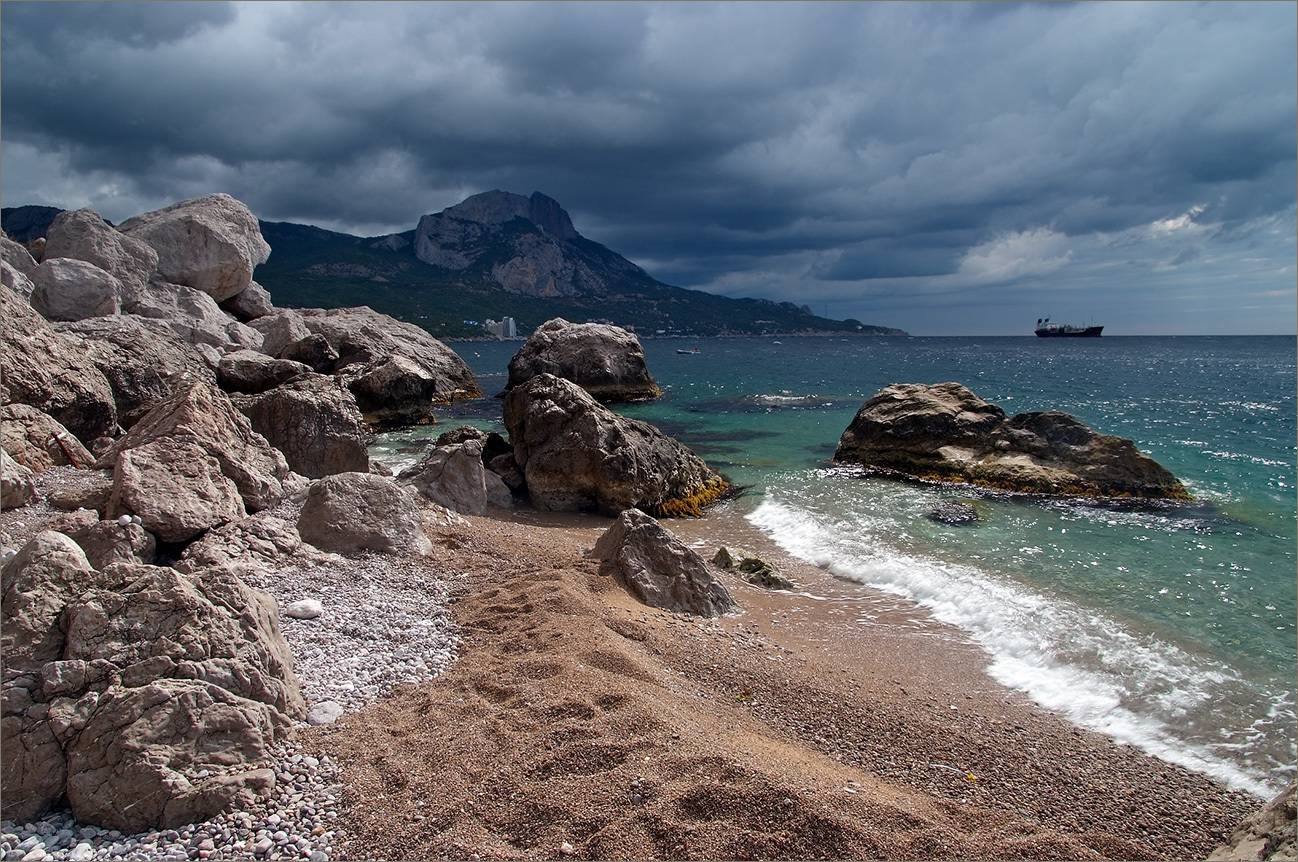 Погода в крыму. Пасмурный Крым. В Крыму летом пасмурно. Бухта Эстетика. Ласпинская бухта зимой.