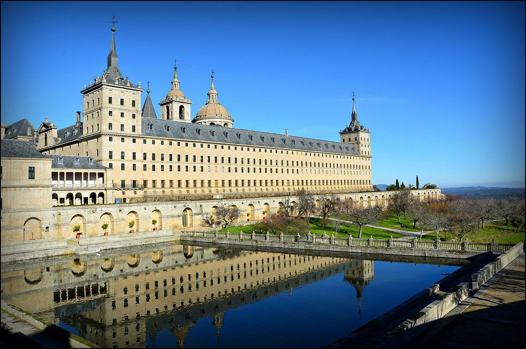 Эскориал — королевский дворец в испании