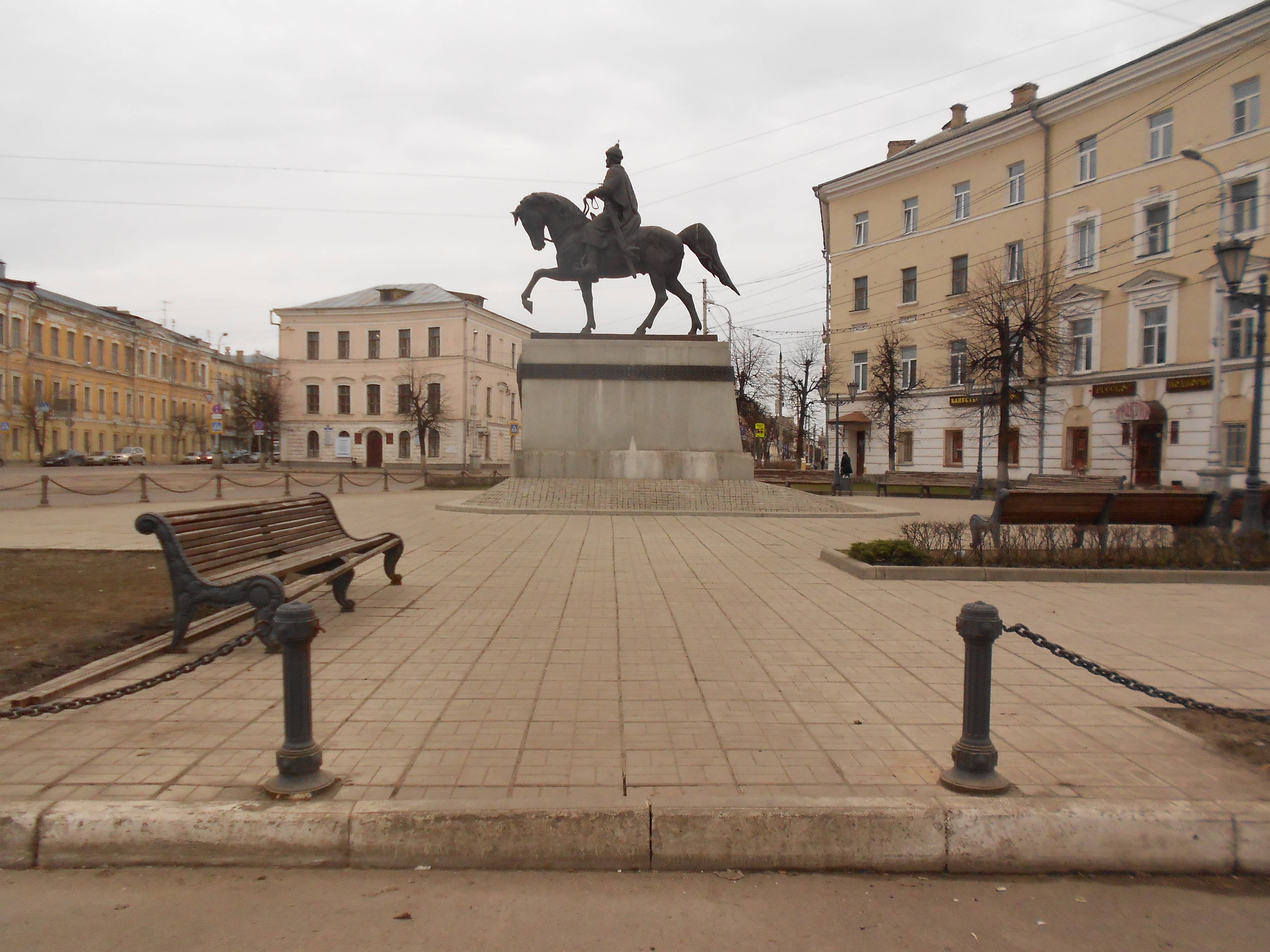 Памятник Михаилу Тверскому в Твери на Советской площади