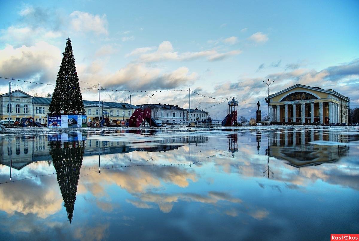 Почему так назван город: петрозаводск, столица карелии