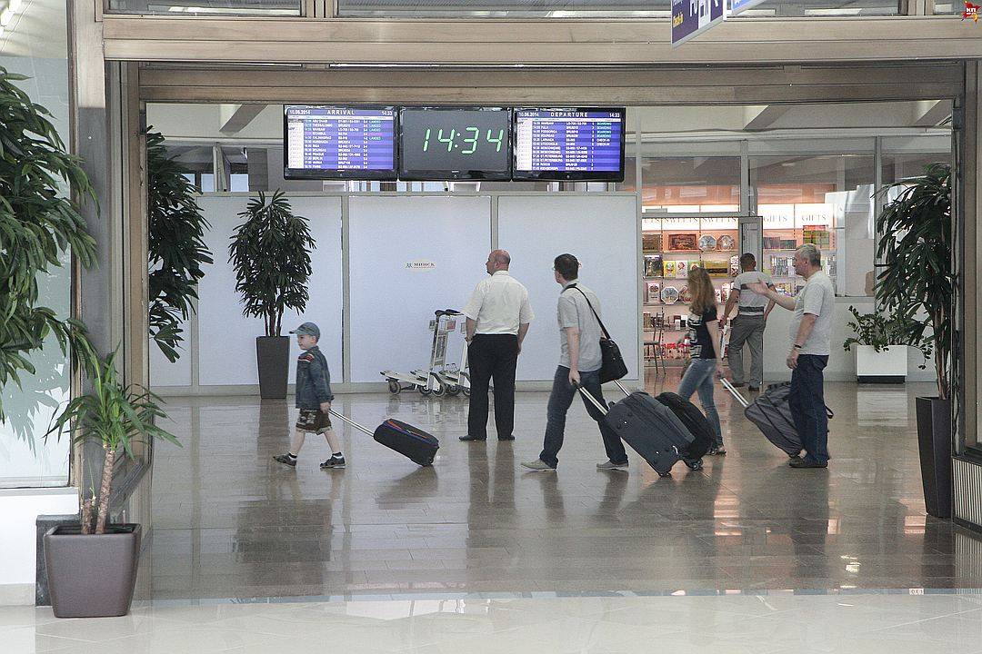 Аэропорт барселоны: онлайн-табло рейсов, услуги, как добраться