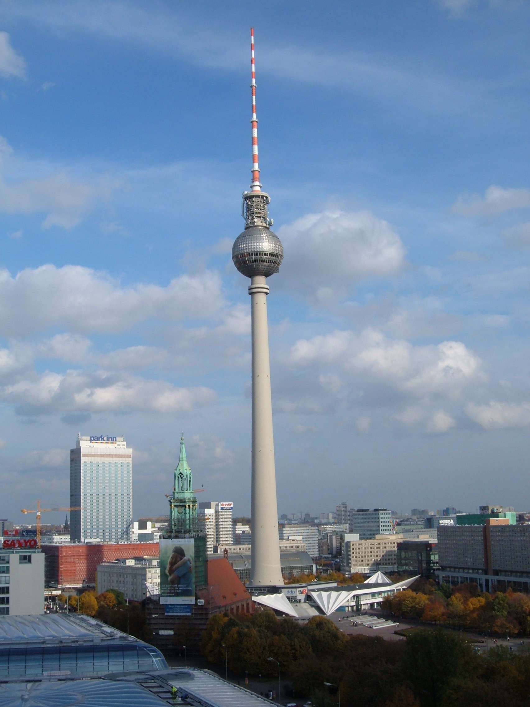 Берлинская телебашня – один из символов немецкой столицы