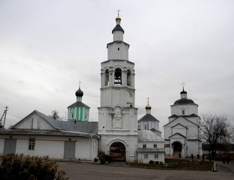 Рыльск святой. Рыльск Курская область монастырь. Рыльский Свято-Николаевский мужской монастырь. Николаевский монастырь Рыльск. Свято-Никольский монастырь в Рыльске Курской области.