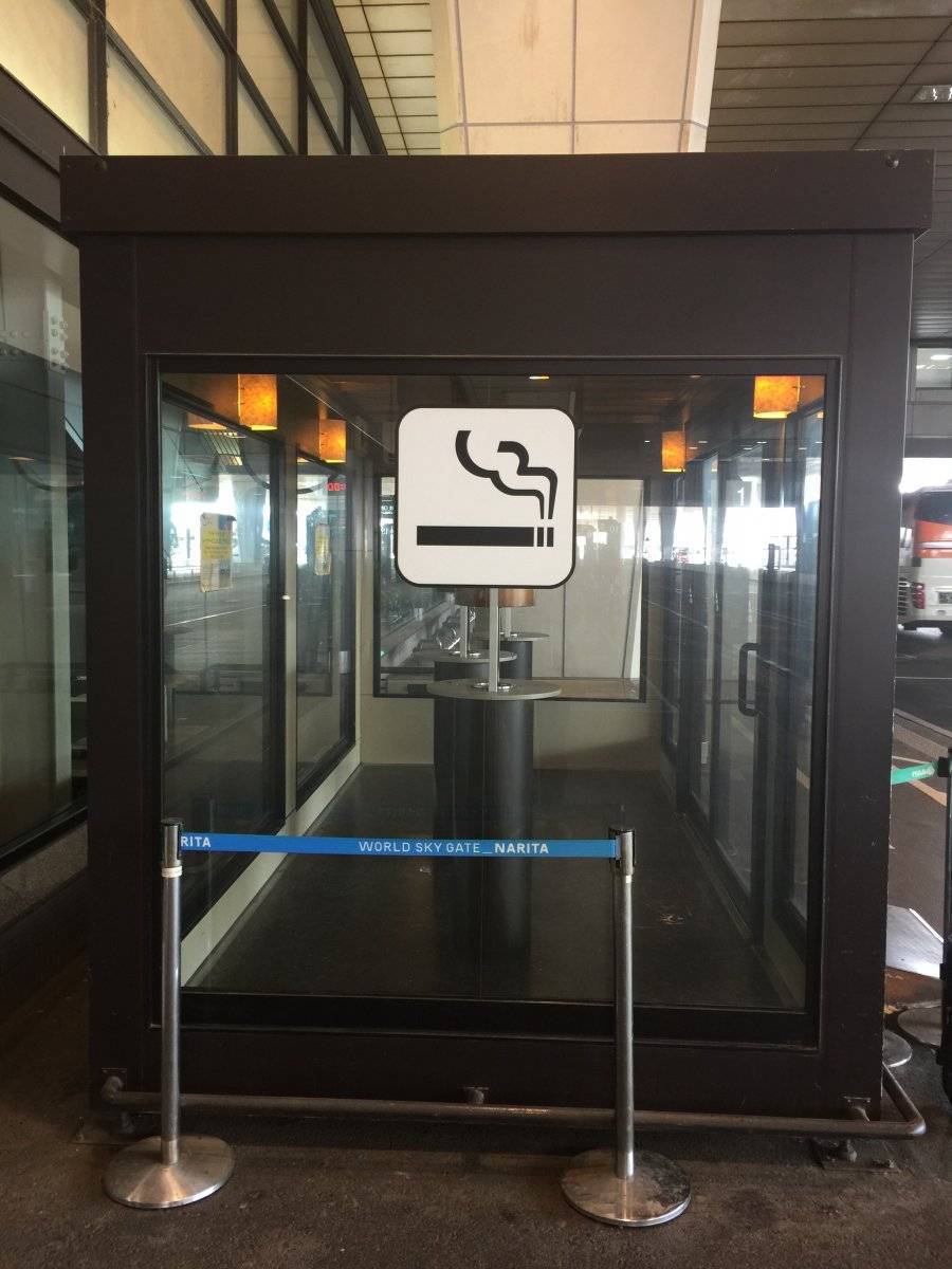 Курение в аэропорту 2020