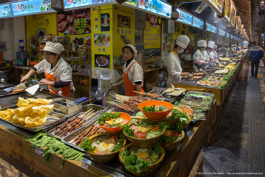 Китай фуд. Стрит фуд Китай. Китайская уличная кухня. Еда в Тайланде. Тайланд еда на улице.
