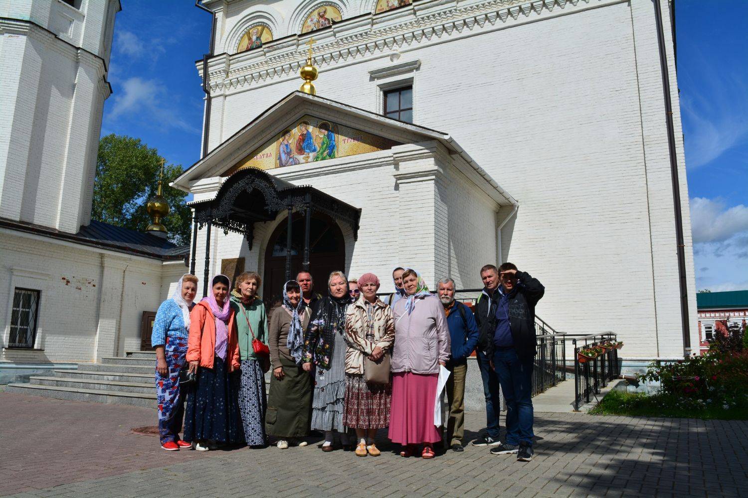 Паломничество поездки. Тихвинская Епархиальная паломническая служба. Паломники Йошкар-Ола. Паломники в Дивеево. Паломническая Церковь.