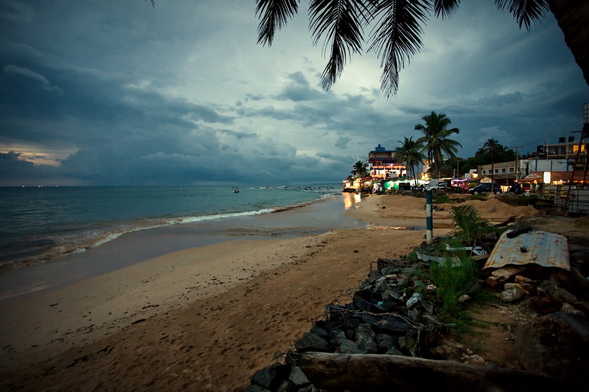 Пляж хиккадува шри. Хиккадува Шри Ланка. Пляж Хиккадува Шри Ланка. Население Хиккадува Шри Ланка. Хиккадува Шри Ланка фото.