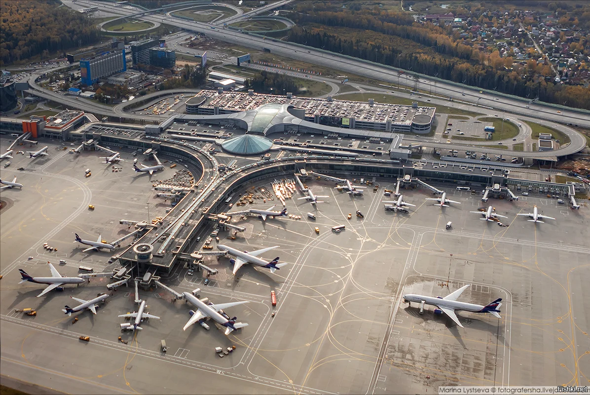 Самый большой аэропорт в мире, европы, россии по площади, пассажиропотоку, какой может больше принять. топ-10