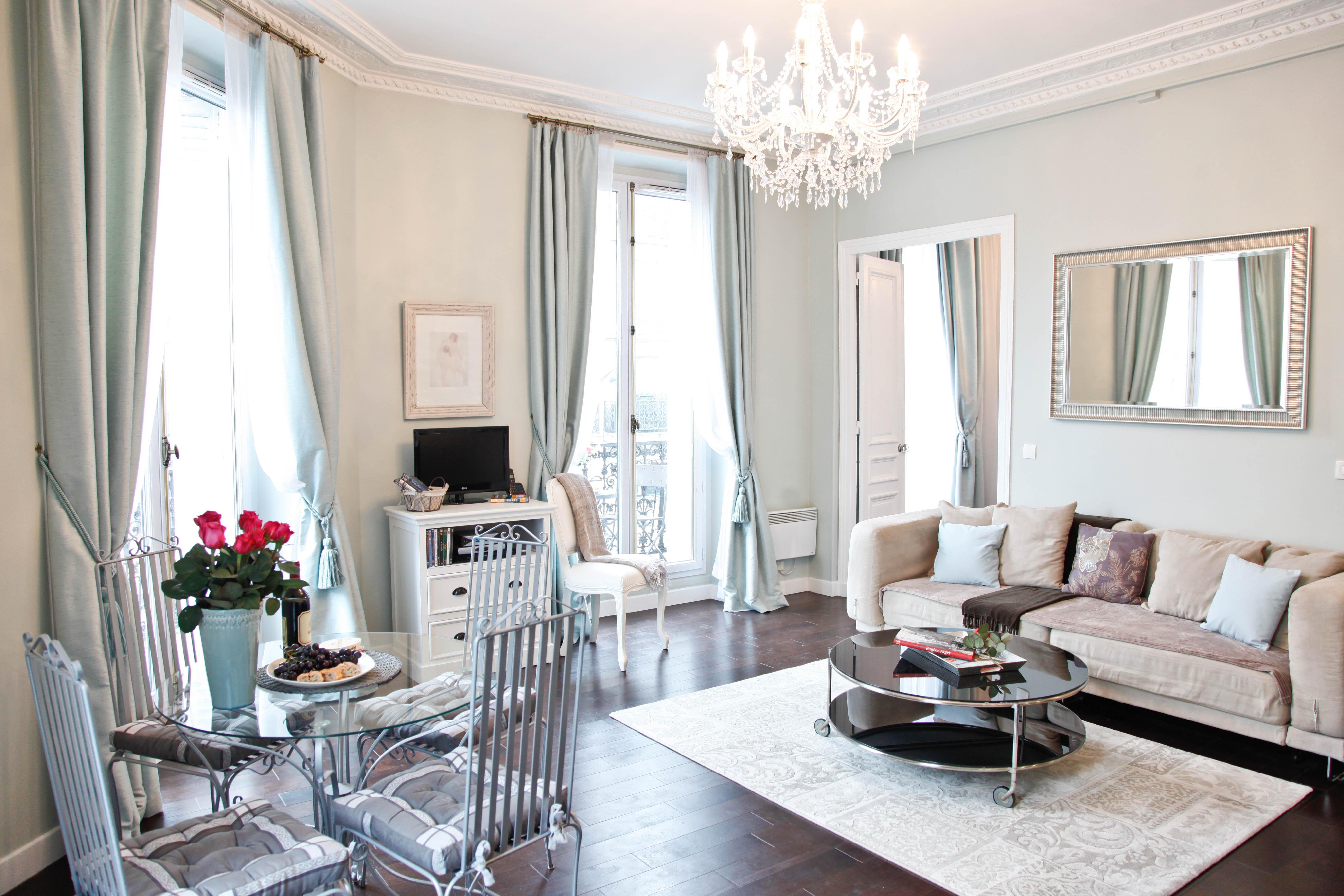 9 уютных квартир в центре Парижа — от 129€