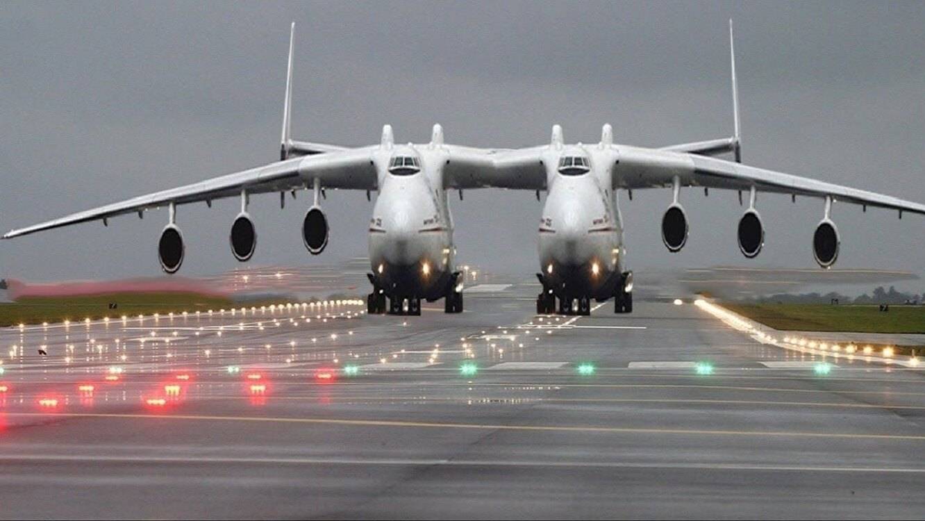 Высокий самолет. Самый большой самолет. Самый огромный самолет в мире. Гигантские самолеты. Самый длинный самолет в мире.