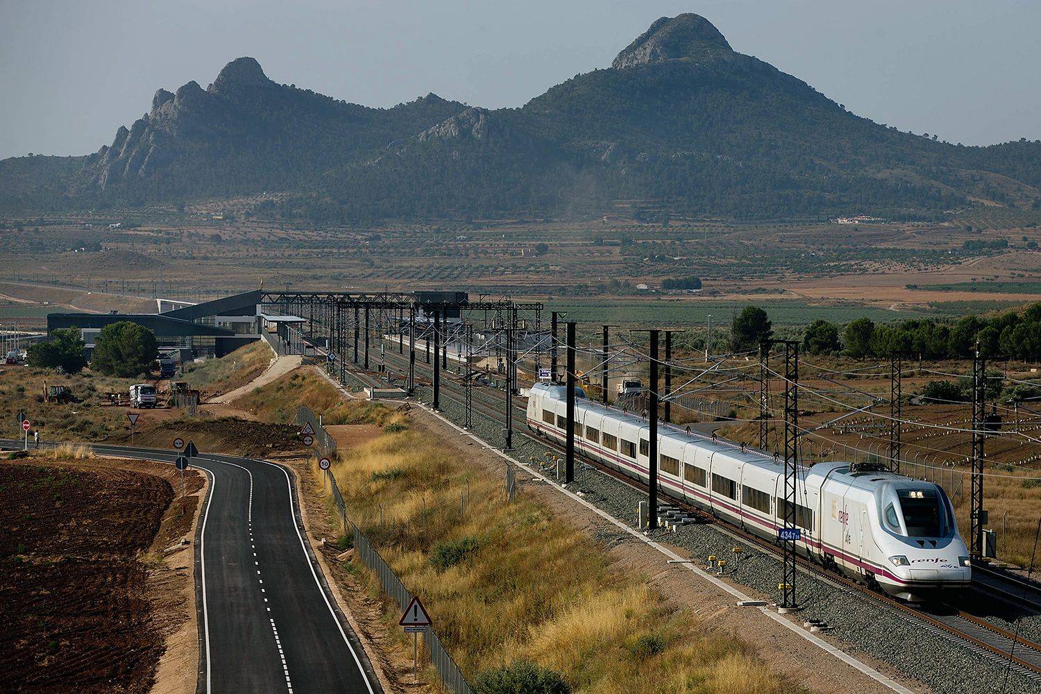Железные дороги в испании: типы поездов, классы обслуживания, тарифы и покупка билетов онлайн