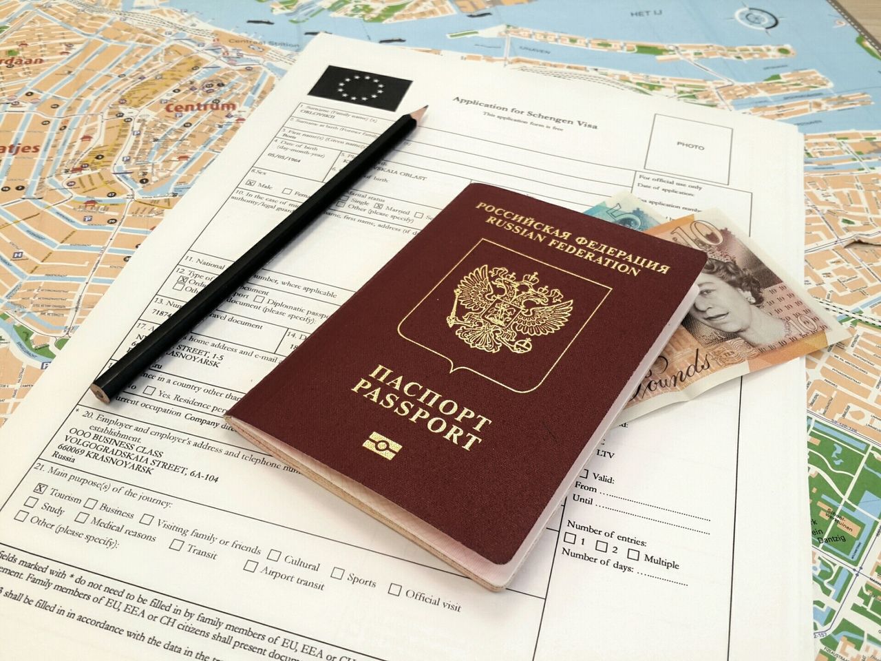 Какие документы нужны для подачи визы. Виза на документе это. Подача документов на визу. Пакет документов на визу.