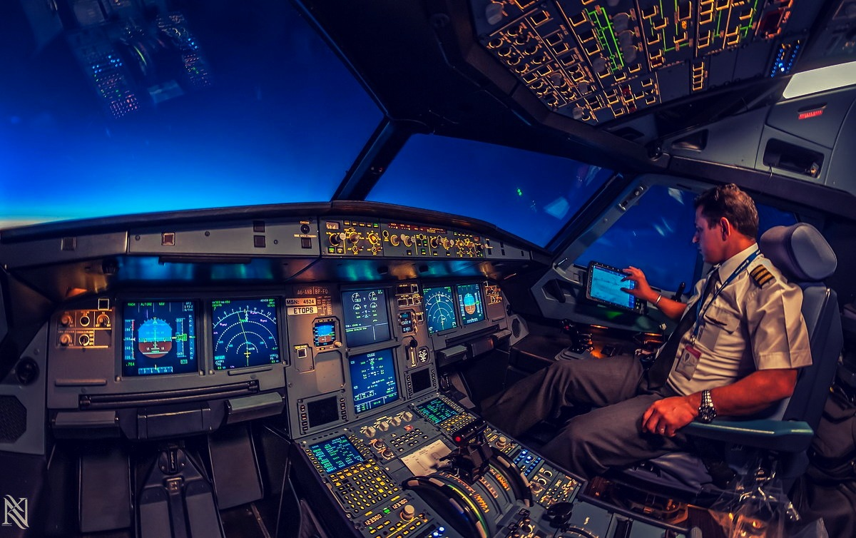 Где научиться летать на самолете: обучение пилотированию