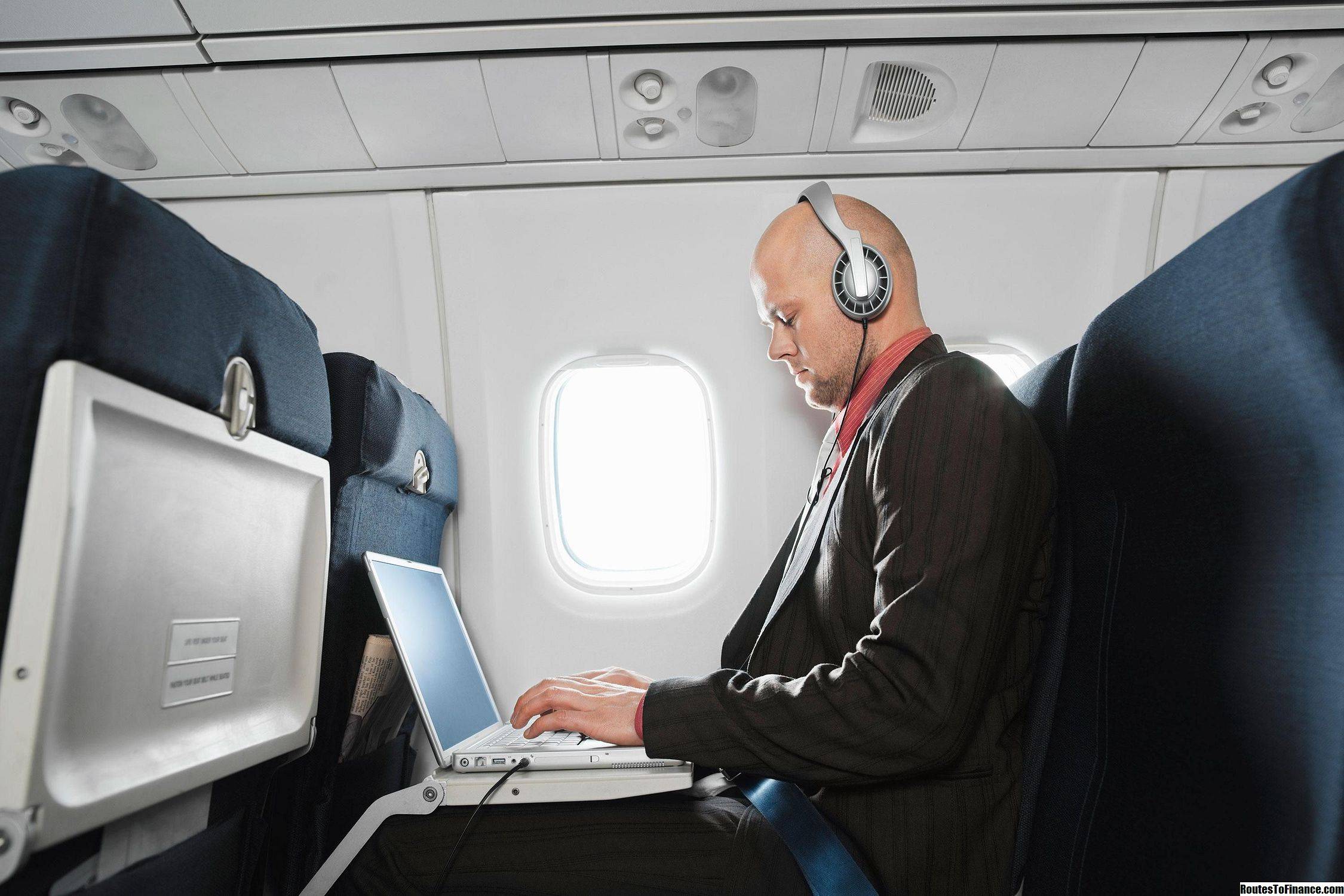 Есть ли в самолете интернет и сколько это стоит?