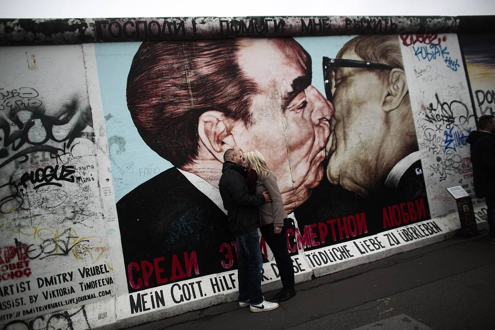 Как возникла и пала берлинская стена – история и малоизвестные факты