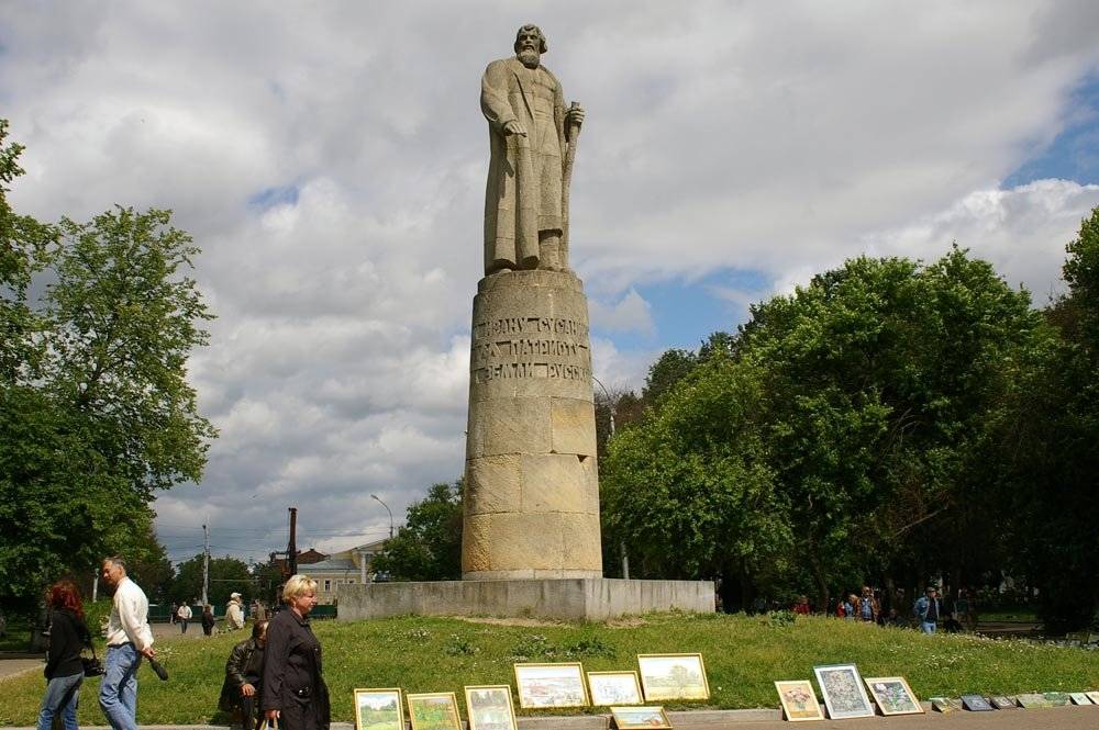 В костроме был торжественно открыт памятник царю михаилу фёдоровичу романову и крестьянину ивану сусанину