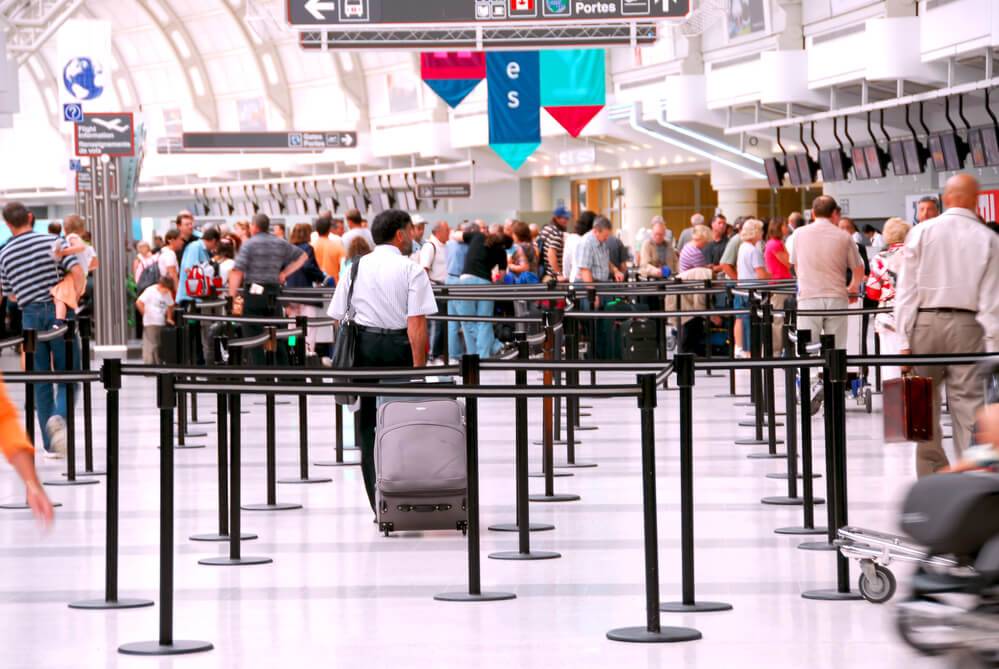 Как правильно сказать в аэропортах или аэропортах?