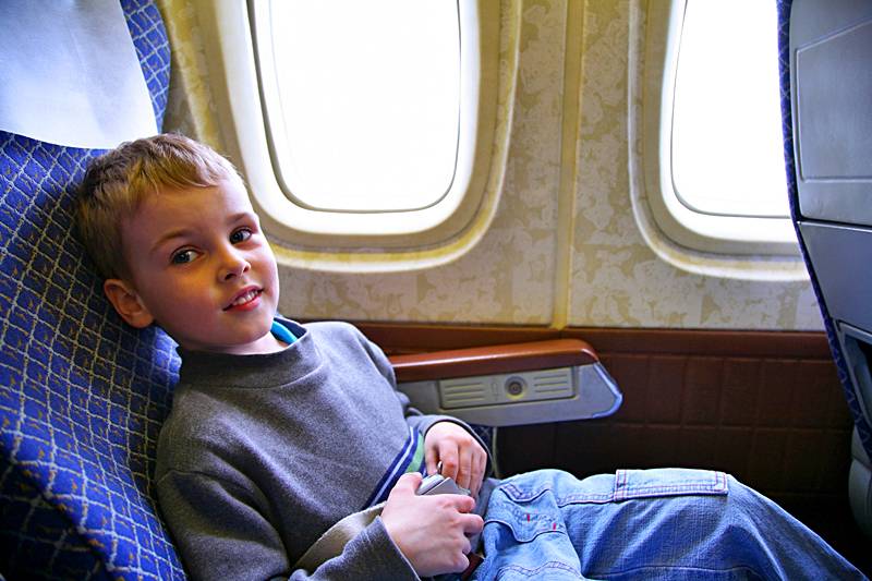 Один в самолёте: перелёт ребёнка без родителей