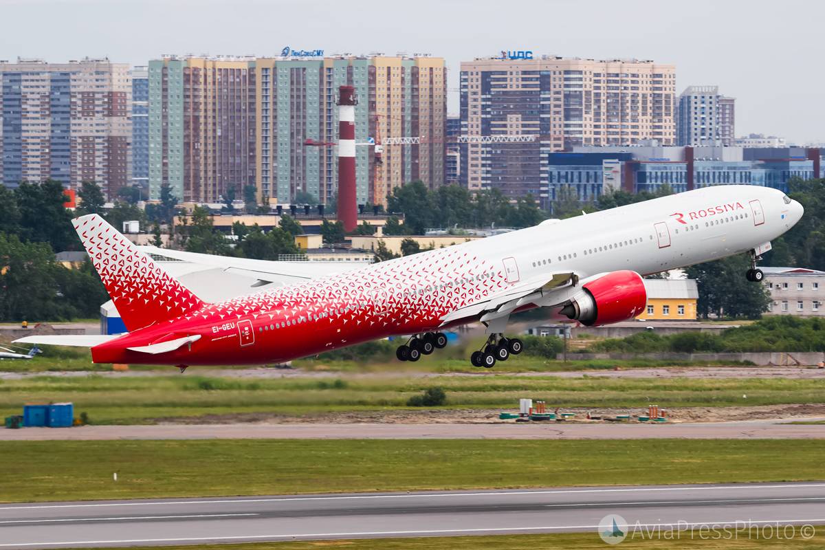 Самолет какой авиакомпании. Аэробус 777-300. Самолет Боинг 777-300. Аэробус 777-300er.