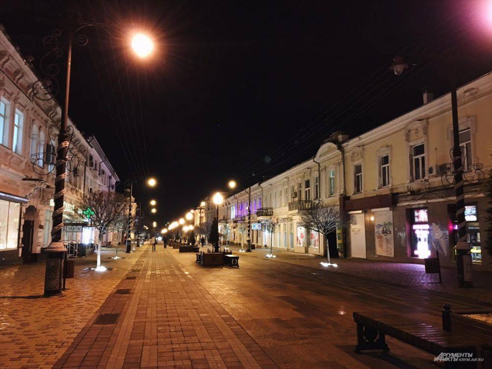 Где погулять в симферополе. Симферополь центр города. Ночной Симферополь центр. Симферополь Центральная улица города. Центр Симферополя ночью.