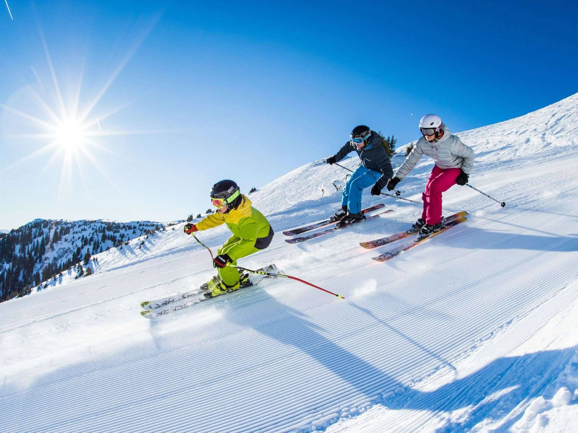 Лучшие горнолыжные курорты россии : где покататься на лыжах в 2022 — суточно.ру