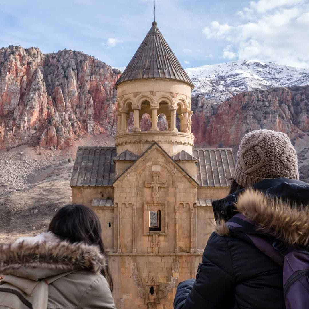 Туристы в армении