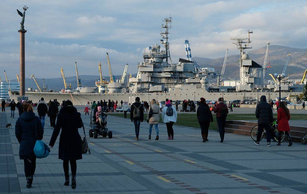 Куда сходить в новороссийске летом. Новороссийск Novorossiysk зима. Зимний Новороссийск. Новороссийск город зимой. Новороссийск Абрамо Руссо.