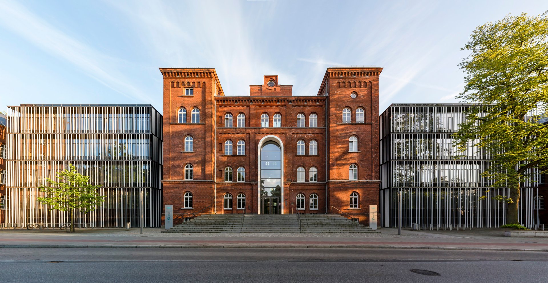 Universities in germany. Гамбургский университет Германия. Технический университет Гамбурга. Ростокский университет в Германии. Гамбургский университет Германия главный кампус.