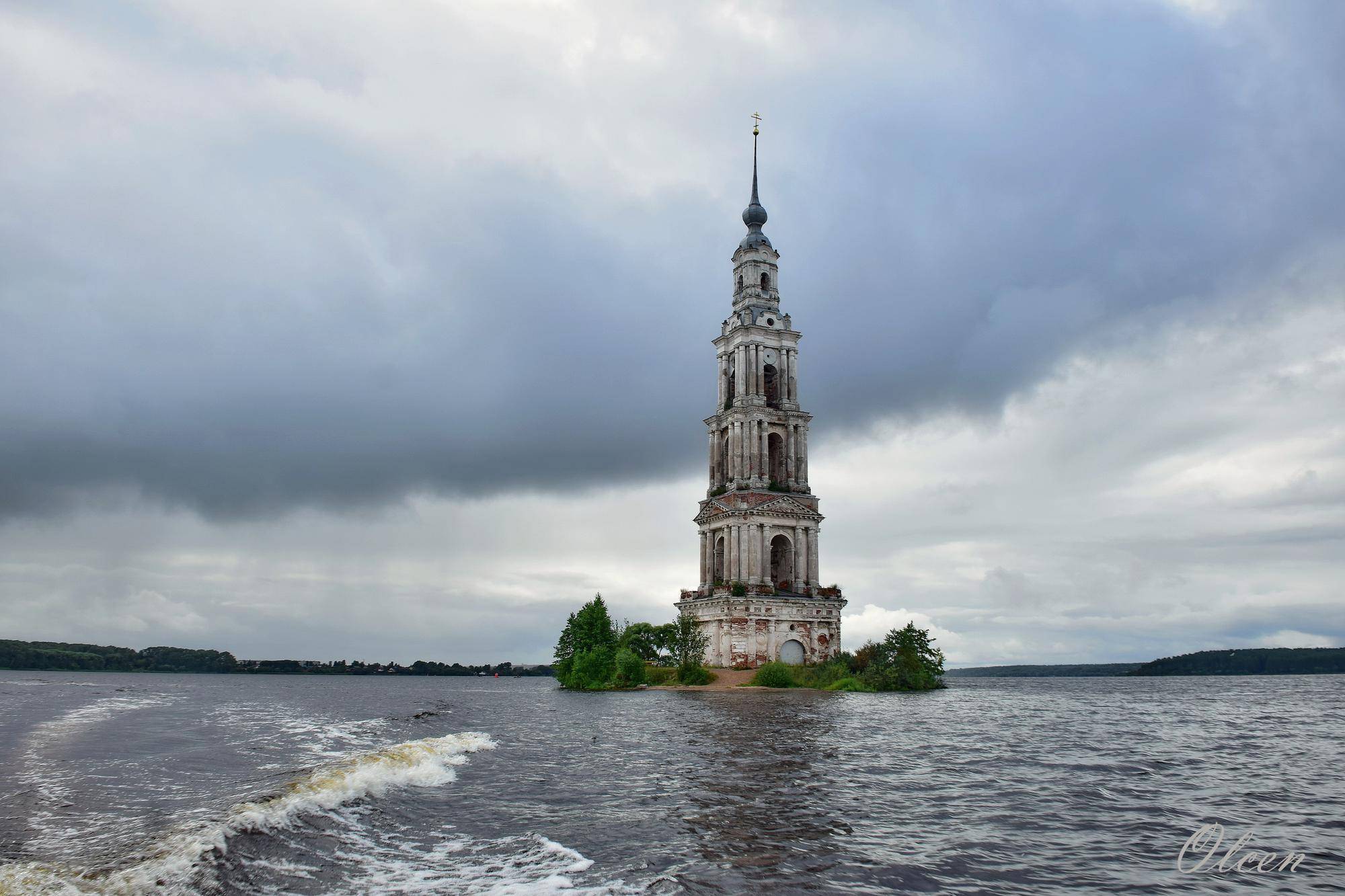 Затопленная колокольня Никольского собора, город Калязин