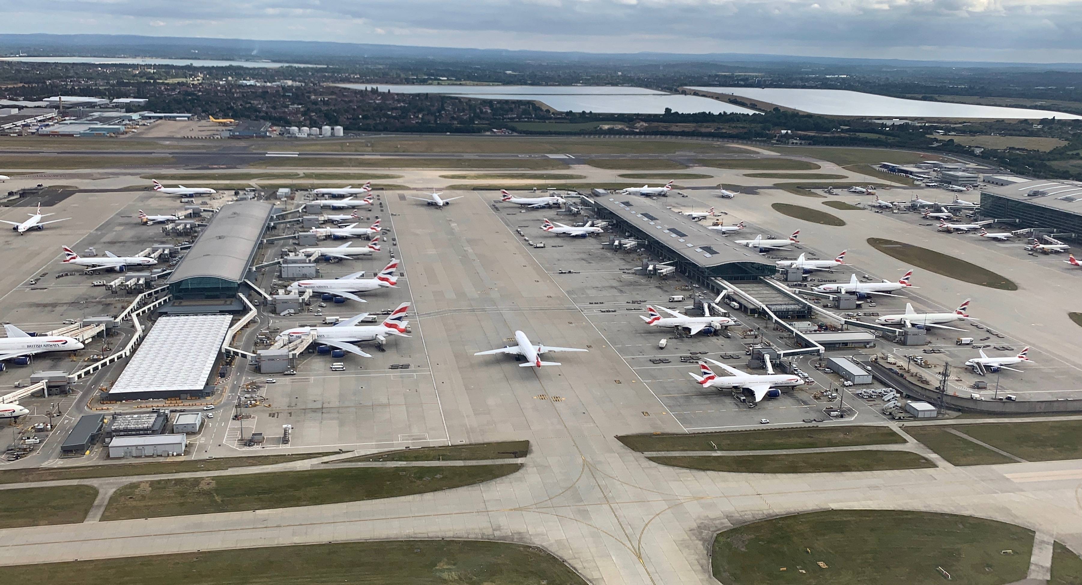 Самые большие аэропорты мира и россии, обзор наибольших аэропортов по площади в европе