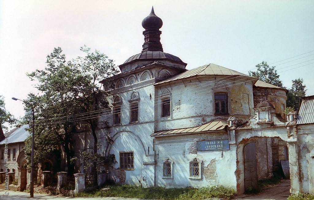 Старый город дмитров. Борисоглебский монастырь Дмитров. Дмитров монастырь Борисоглебский старый. Борисоглебский монастырь кельи Дмитров.