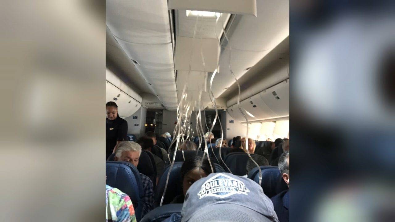 Разгерметизация самолета: что происходит на высоте