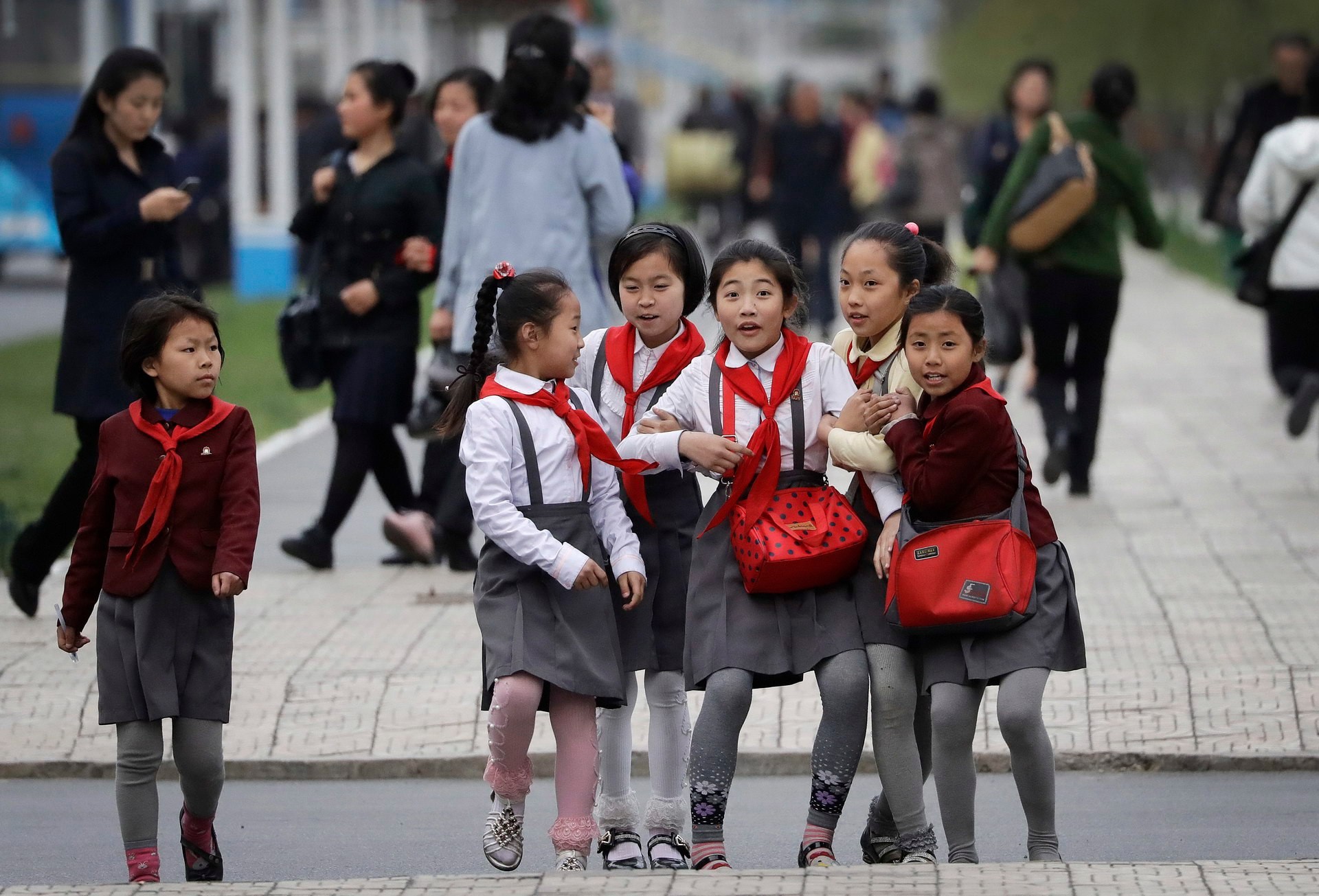 20 фактов о южной корее, про которые вы могли не знать. например, в школах разрешено спать на уроках, но не всем